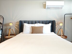 1 bedroom, desk, iron/ironing board, WiFi - w* | Bright & Modern Loft w/ AC in Santa Ana (Panamá)