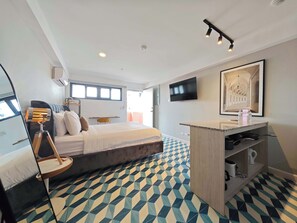 1 bedroom, desk, iron/ironing board, WiFi - w* | Bright & Modern Loft w/ AC in Santa Ana (Panamá)