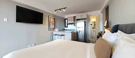 1 bedroom, desk, iron/ironing board, WiFi