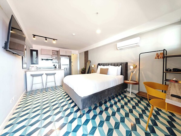 1 habitación, escritorio, tabla de planchar con plancha y wifi