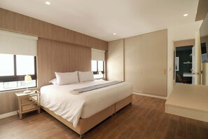 2 bedrooms, desk, iron/ironing board, WiFi - w* | Lively 2BR in Miraflores (Miraflores)