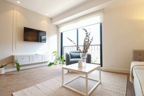 TV, offices - w* | Lively 2BR in Miraflores (Miraflores)