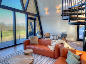 Smart TV, fireplace - Luxury 4 Bedroom A-Frame with Hot Tub (Millersburg)