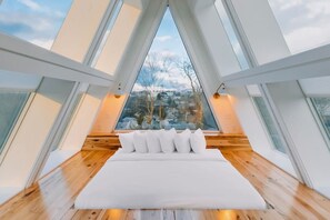 4 bedrooms, desk, iron/ironing board, WiFi - Luxury 4 Bedroom A-Frame with Hot Tub (Millersburg)