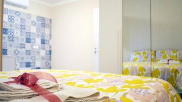 2 bedrooms, in-room safe, desk, WiFi