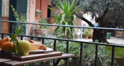 Midway House Apartment with free internal parking