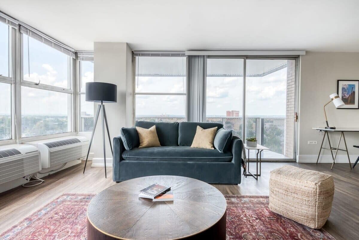 CozySuites 800 Tower 1BR w/ gym! 08