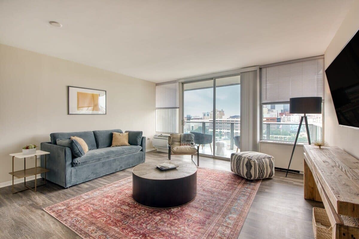 CozySuites 800 Tower 1BR w/ gym! 18
