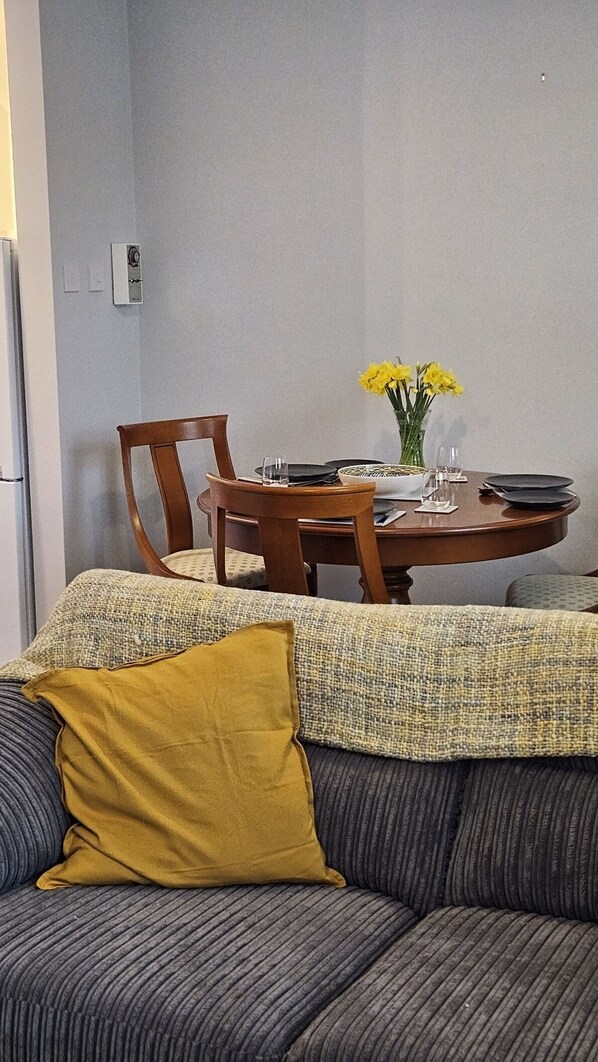 Dining - Ground floor well appointed cosy apartment in central Ludlow (Ludlow)