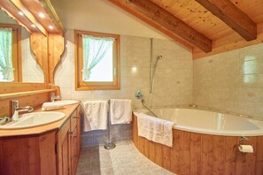 Haartrockner, Handtücher, Toilettenpapier