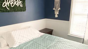 3 camere, una scrivania, ferro/asse da stiro, culla da viaggio