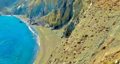 lovely three store house with sea view near the beach