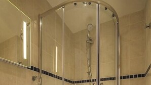 تجهيزات دش، مجففات شعر، مناشف، صابون