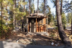 Exterior detail - ECLI20 - River Front Home on the Deschutes, Pool Table (Sunriver)