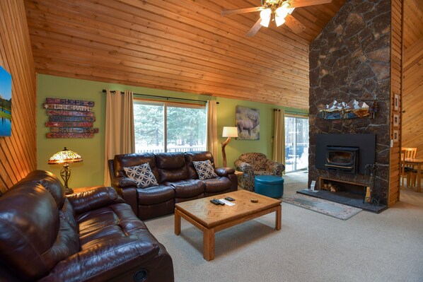 TV, fireplace, ping pong
