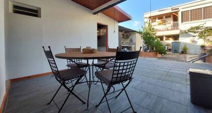 Centre ville de St Pierre dans le nord caraĂŻbes , Ă 5 minutes de la plage Ă pied