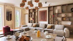 Dining - Merveil - Luxury Suite - Marais - Ponceau (Paris)