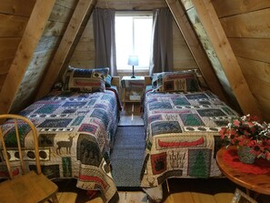 2 bedrooms, iron/ironing board, free WiFi, bed sheets - We are 22 mi from Warroad, 26 mi from Roseau, 2.3 mi from Hayes Lake State Park (Roseau)