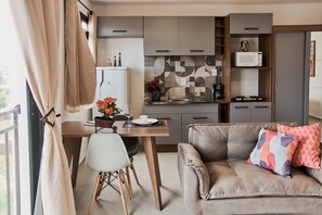 开间 | 笔记本电脑工作区、免费 WiFi、床单