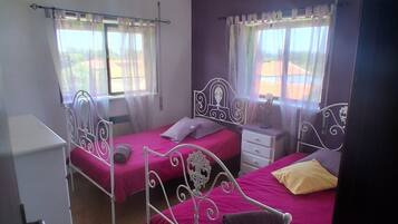 3 bedrooms, iron/ironing board, travel crib, WiFi (free)