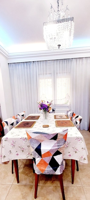 Departamento familiar, 3 habitaciones | Comedor