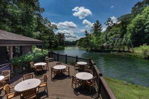 屋外ダイニングエリア