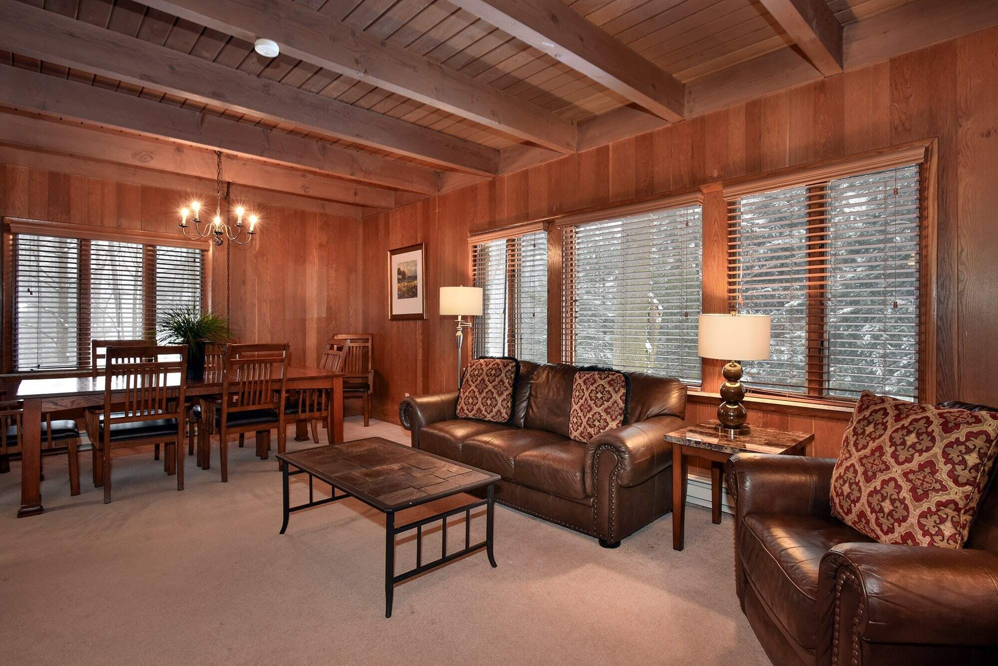 テレビ、DVD プレーヤー、書斎 / ワークスペース