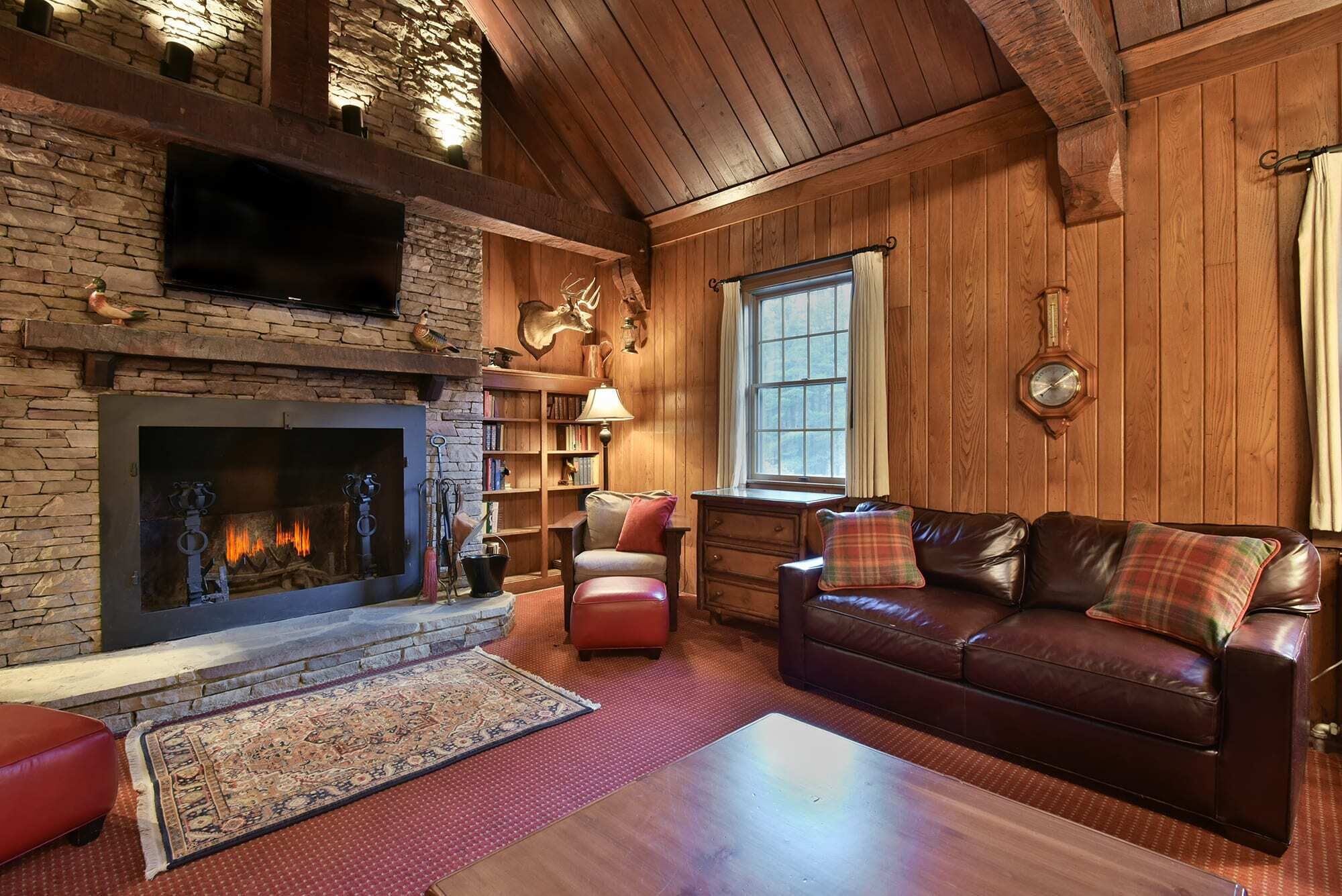 TV, fireplace, DVD player, offices