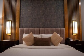 Quarto casal luxo | Ferros/tábuas de passar roupa, Wi-Fi de cortesia