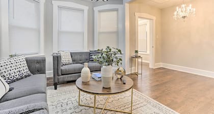 Pet-Friendly Newark Townhome Near Airport!