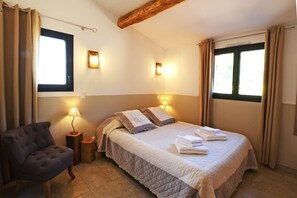 2 bedrooms, WiFi, bed sheets - STONE HOUSE Sea view Private/heated pool A Ciuccia (Conca)