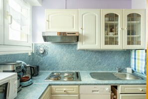 Fridge, microwave, oven, dishwasher - Le Petit Pélican - Two Bedroom Apartment, Sleeps 5 (Le Tréport)