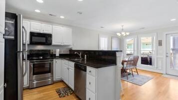 House, 4 Bedrooms | Private kitchen | Fridge, oven, coffee/tea maker, toaster