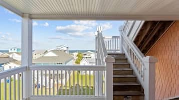 House, 4 Bedrooms | Property grounds