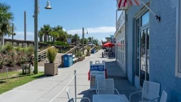 Condo, 2 Bedrooms | Property grounds