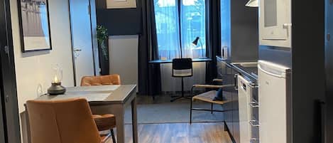 舒適雙人房單人入住 | 筆電工作空間、遮光布/窗簾、隔音、熨斗/熨衣板