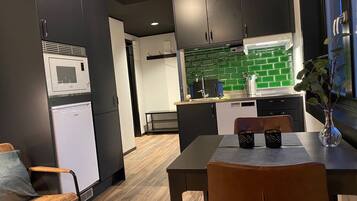 Chambre Double Standard | Espace de travail pour ordinateur portable, rideaux occultants