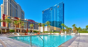 Pool - Luxury 1BR MGM Signature Suite |8th Floor| Strip View & Balcony (LAS VEGAS)