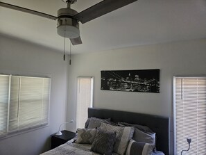 2 Schlafzimmer, Schreibtisch, Bügeleisen/Bügelbrett, kostenloses WLAN