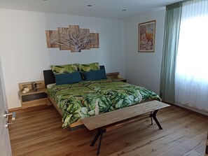1 bedroom, desk, free WiFi, bed sheets - Time-out 1, quiet & idyllic location, the somewhat different vacation apartment (Rattelsdorf)