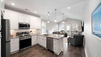 Villa, 3 Bedrooms | Private kitchen | Fridge, oven, coffee/tea maker, toaster