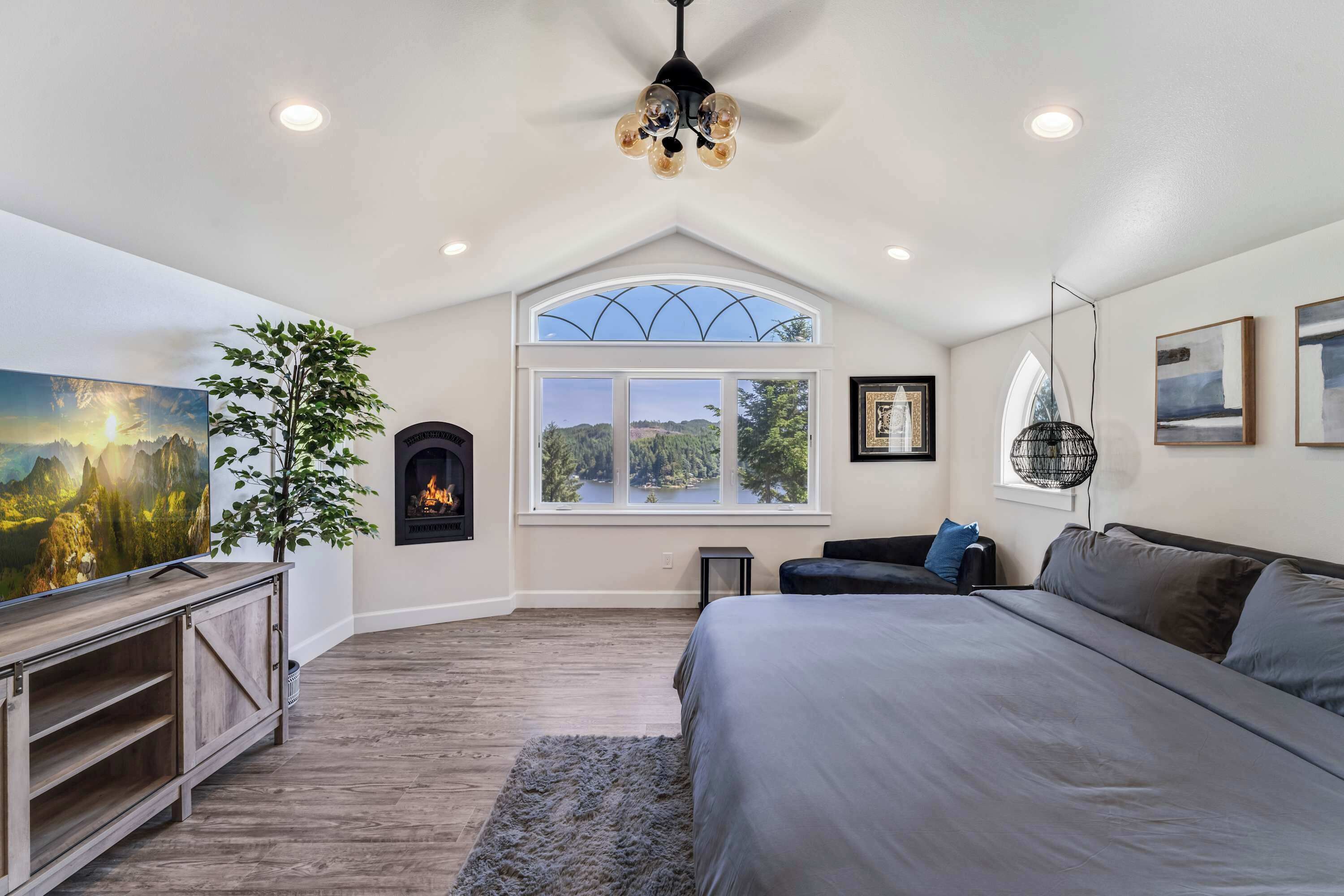 5 多间卧室、办公桌、熨斗/熨衣板、旅行婴儿床