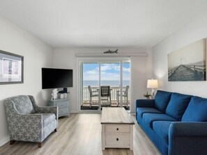 Living area - A Beach Dream 1 Bedroom Condo by RedAwning (Carolina Beach)