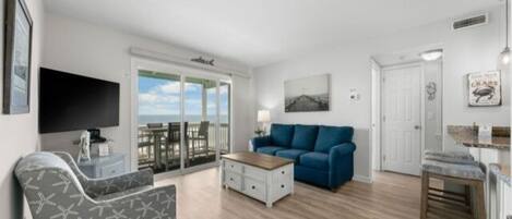 Condo, 1 Bedroom | Living area