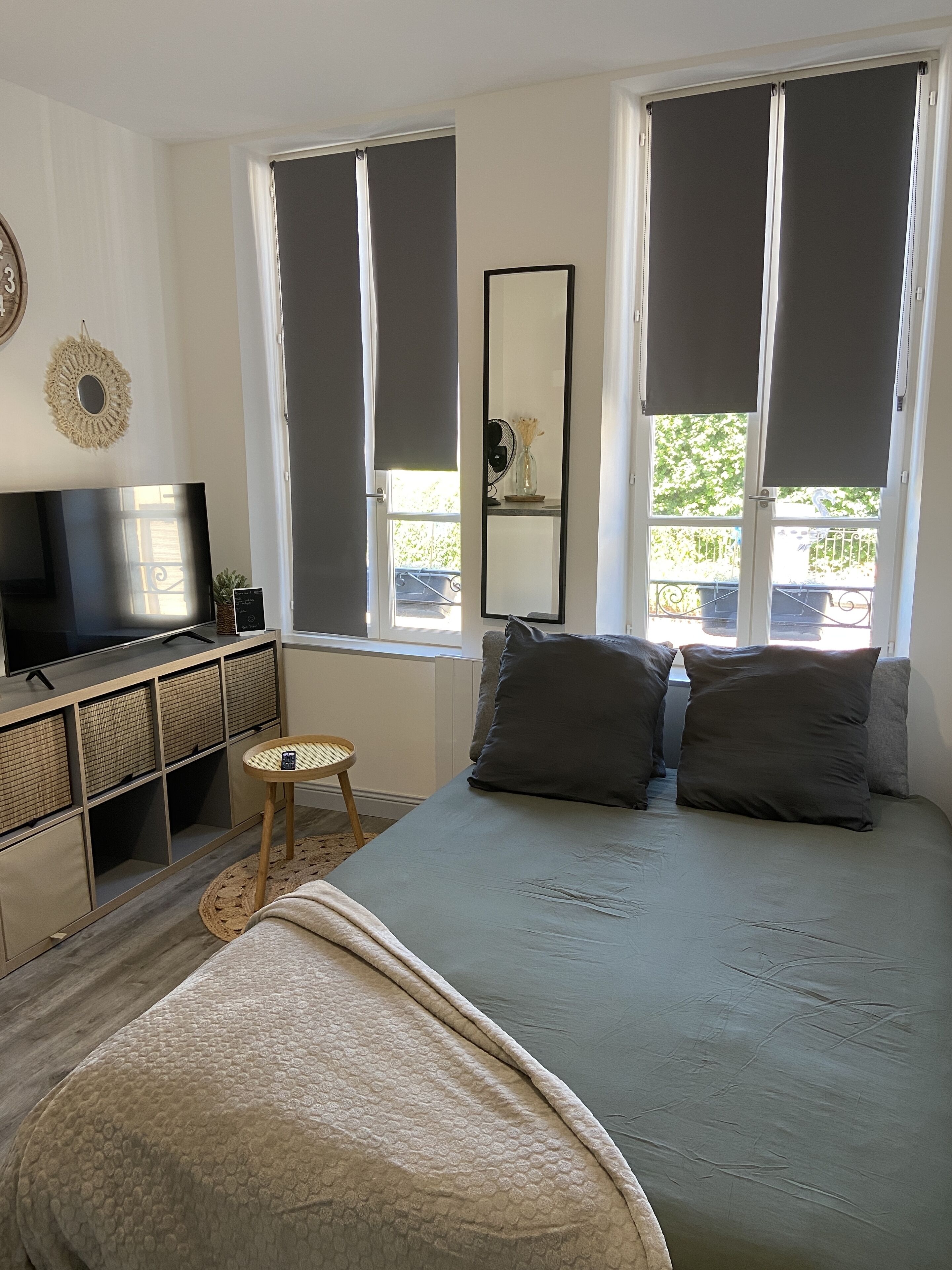 Bureau, fer et planche à repasser, lit parapluie, Wi-Fi gratuit