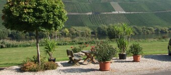 Moselstrand 2 uniquely beautiful location directly on the Moselle, on the Moselle cycle path g