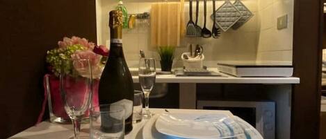 Fridge, microwave, stovetop, coffee/tea maker