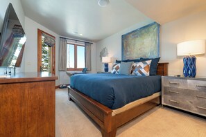 4 bedrooms, desk, iron/ironing board, free WiFi