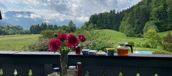 Cozy vacation apartment with a unique view of the mountains