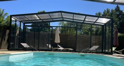Amplio tranquilo confortable dúplex, orientac° sur,piscina cubierta climatizada.